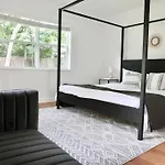 Spacious Tropical Oasis - 1/2 Acre In Heart Of Mia